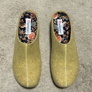 Berkemann US size 10 women’s slippers
